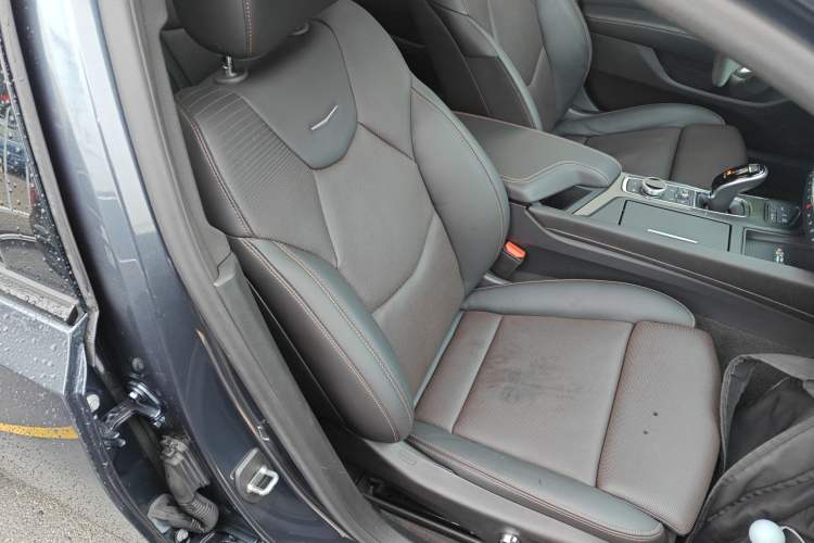 Used Cadillac CT5 2021 28T Platinum Edition Right Front Seat