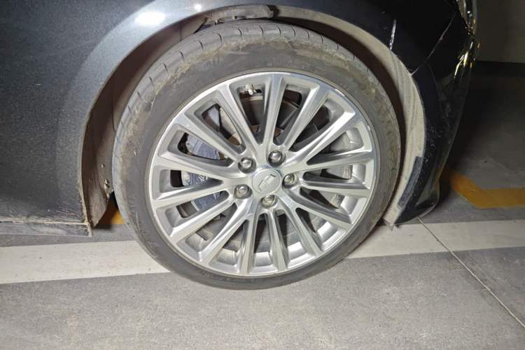 Used Cadillac CT5 2021 28T Prestige Edition Right Front Wheel Hub