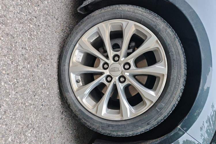 Used Cadillac CT5 2021 28T Luxury Model Right Front Wheel Hub