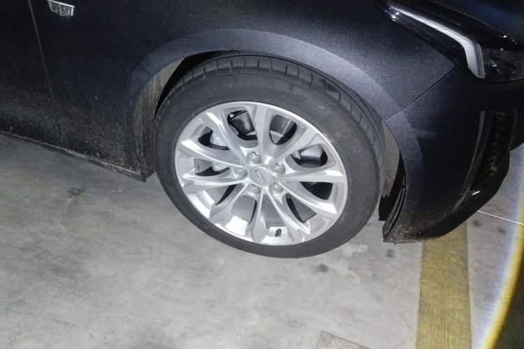 Used Cadillac CT5 2021 28T Luxury Model Right Front Wheel Hub