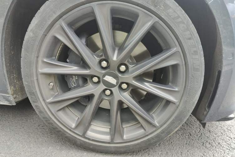 Used Cadillac CT5 2021 28T Platinum Sport Model Right Front Wheel Hub