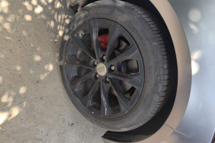 Used Cadillac CT5 2021 28T Luxury Model Right Front Wheel Hub