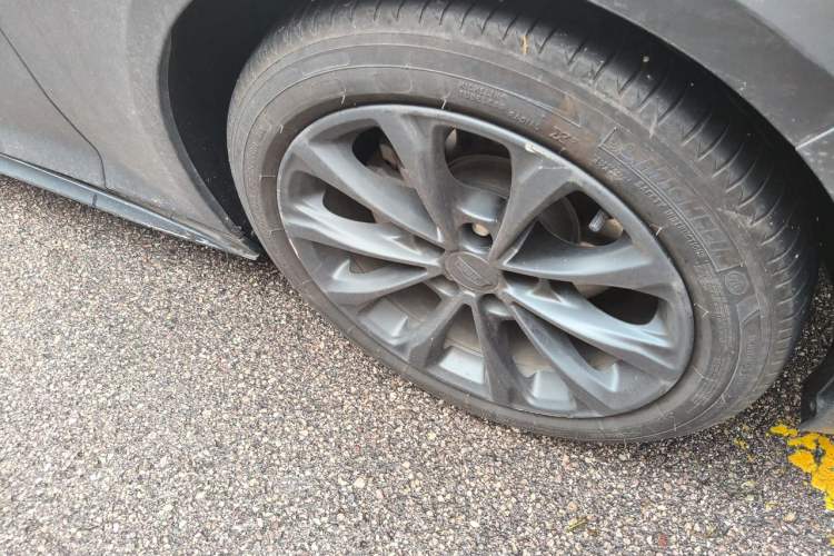Used Cadillac CT5 2021 Revised 28T Luxury Version Right Front Wheel Hub