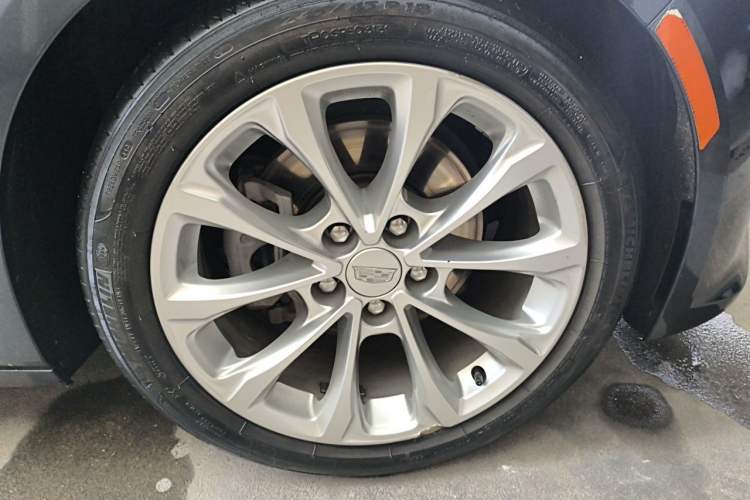 Used Cadillac CT5 2021 28T Luxury Model Right Front Wheel Hub