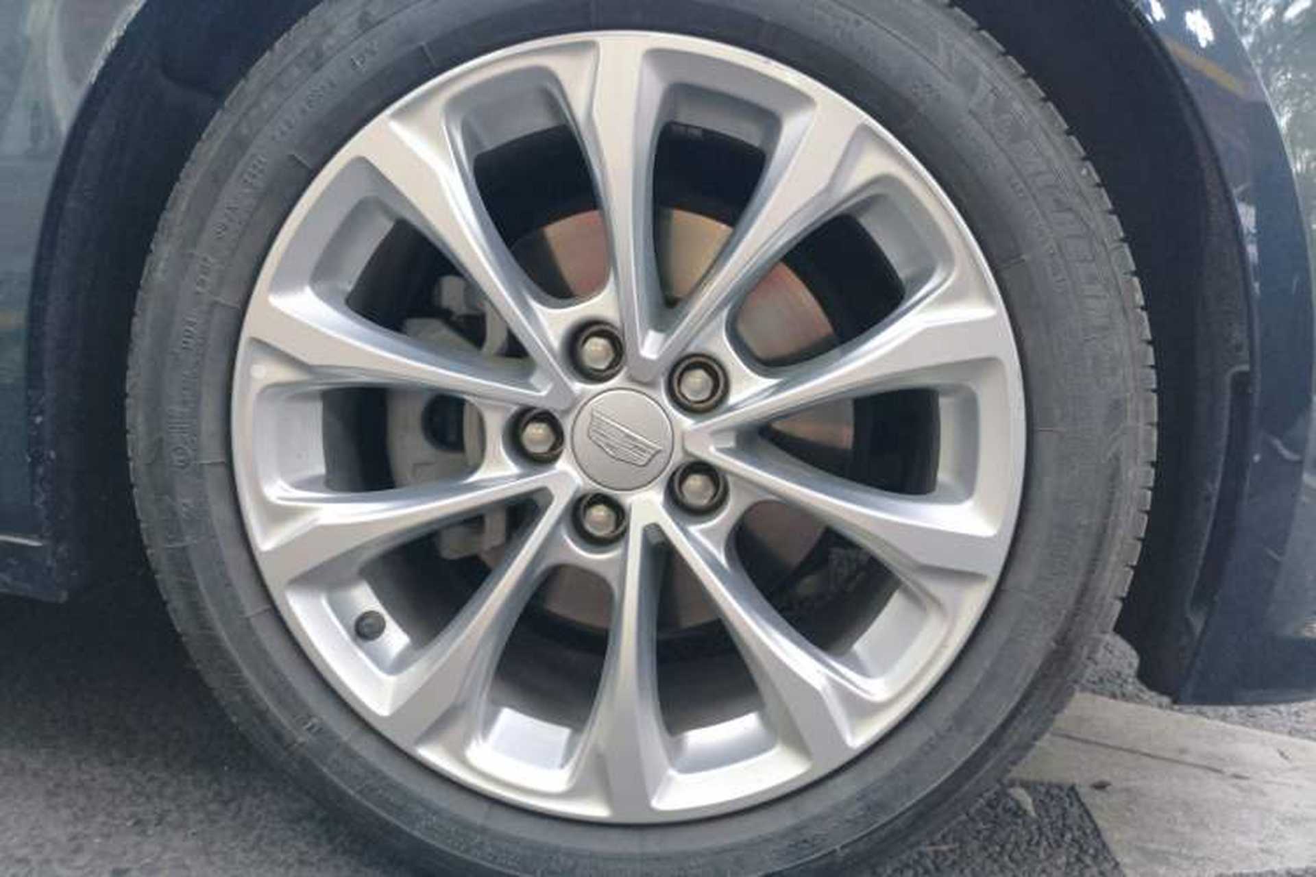 Used Cadillac CT5 2021 28T Luxury Model Right Front Wheel Hub
