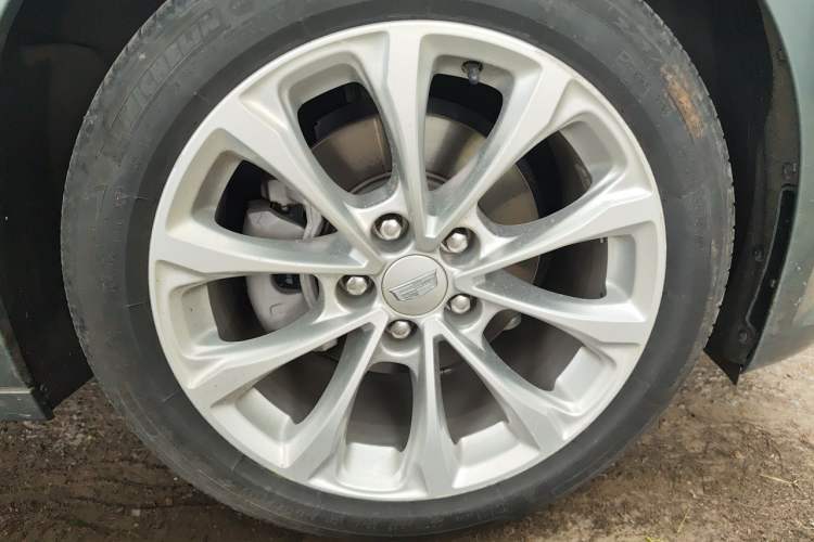 Used Cadillac CT5 2021 28T Advanced Sport Model Right Front Wheel Hub