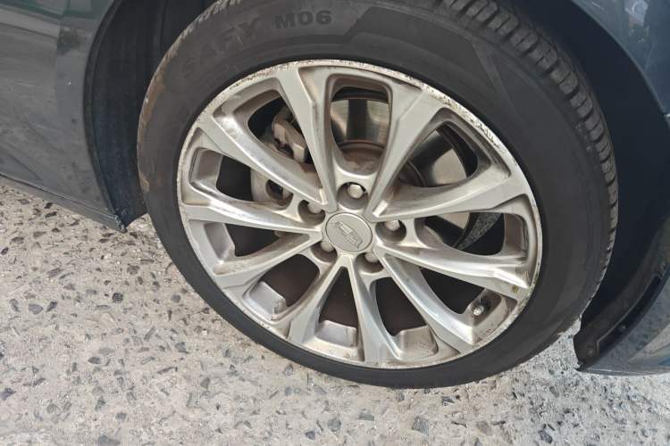 Used Cadillac CT5 2021 28T Luxury Model Right Front Wheel Hub
