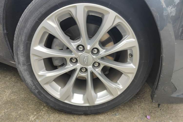 Used Cadillac CT5 2021 28T Luxury Model Right Front Wheel Hub