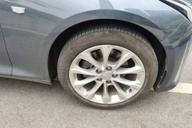 Used Cadillac CT5 2021 28T Luxury Model Right Front Wheel Hub
