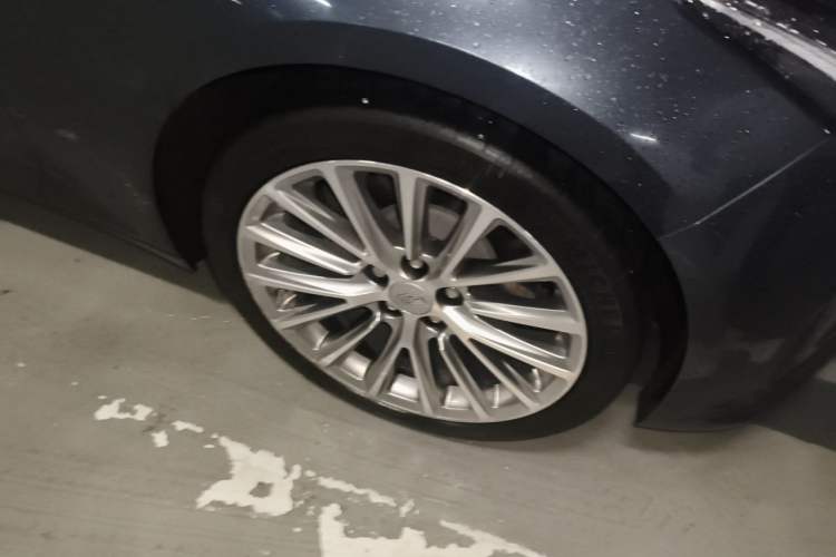 Used Cadillac CT5 2021 28T Prestige Edition Right Front Wheel Hub
