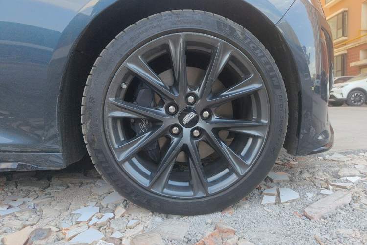 Used Cadillac CT5 2021 28T Platinum Sport Model Right Front Wheel Hub
