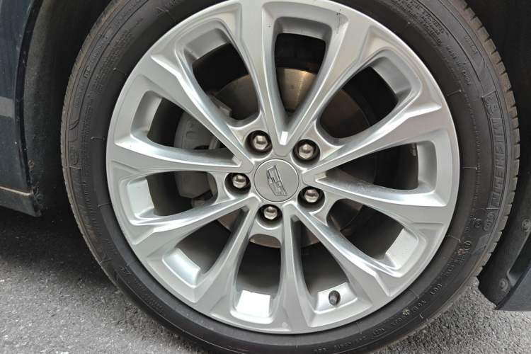 Used Cadillac CT5 2021 28T Luxury Model Right Front Wheel Hub