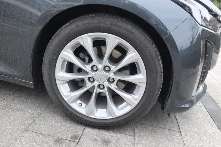Used Cadillac CT5 2021 28T Luxury Model Right Front Wheel Hub