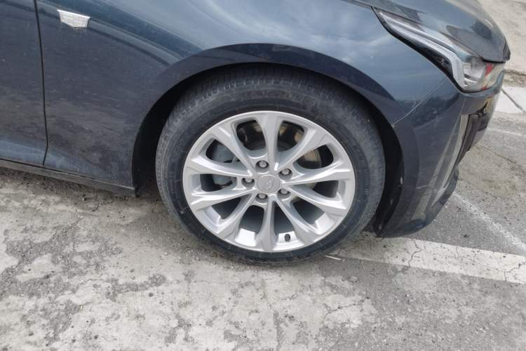 Used Cadillac CT5 2021 28T Luxury Model Right Front Wheel Hub