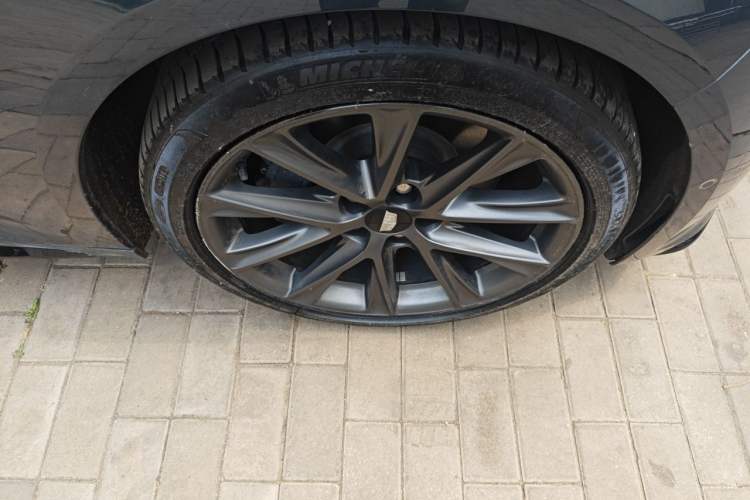 Used Cadillac CT5 2021 28T Platinum Edition Right Front Wheel Hub