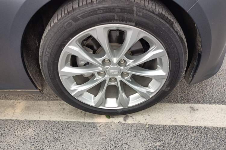 Used Cadillac CT5 2021 Revised 28T Luxury Version Right Front Wheel Hub