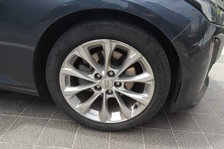 Used Cadillac CT5 2021 28T Luxury Model Right Front Wheel Hub