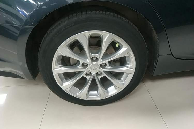 Used Cadillac CT5 2021 Revised 28T Luxury Version Right Rear Wheel Hub