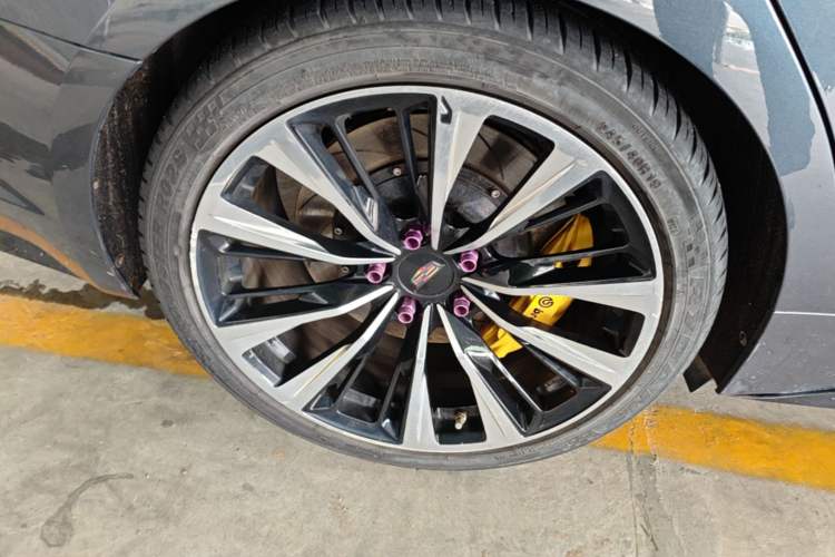 Used Cadillac CT5 2021 28T Prestige Edition Right Rear Wheel Hub