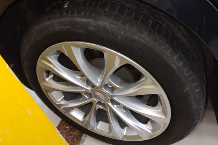Used Cadillac CT5 2021 28T Luxury Model Right Rear Wheel Hub