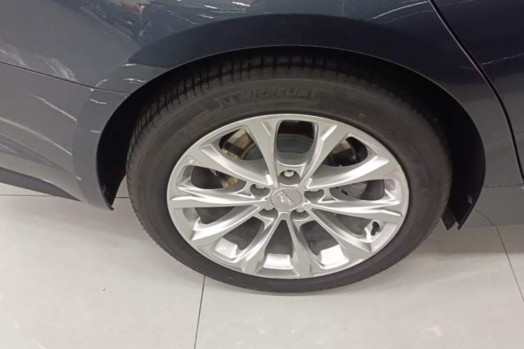 Used Cadillac CT5 2021 Revised 28T Luxury Version Right Rear Wheel Hub