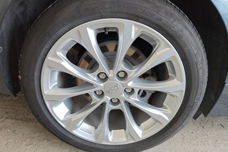 Used Cadillac CT5 2021 28T Luxury Model Right Rear Wheel Hub