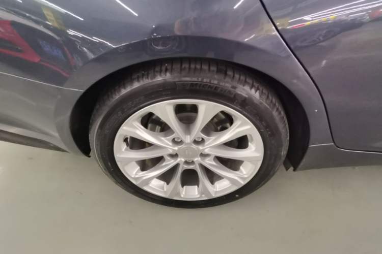 Used Cadillac CT5 2021 Revised 28T Luxury Version Right Rear Wheel Hub