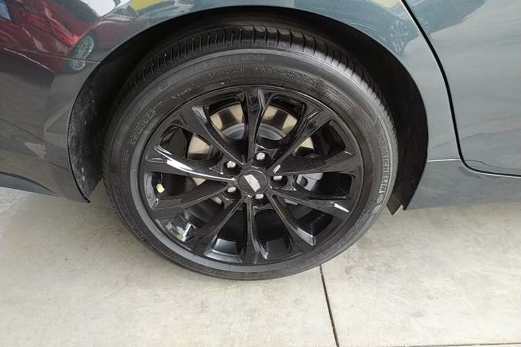 Used Cadillac CT5 2021 28T Luxury Model Right Rear Wheel Hub