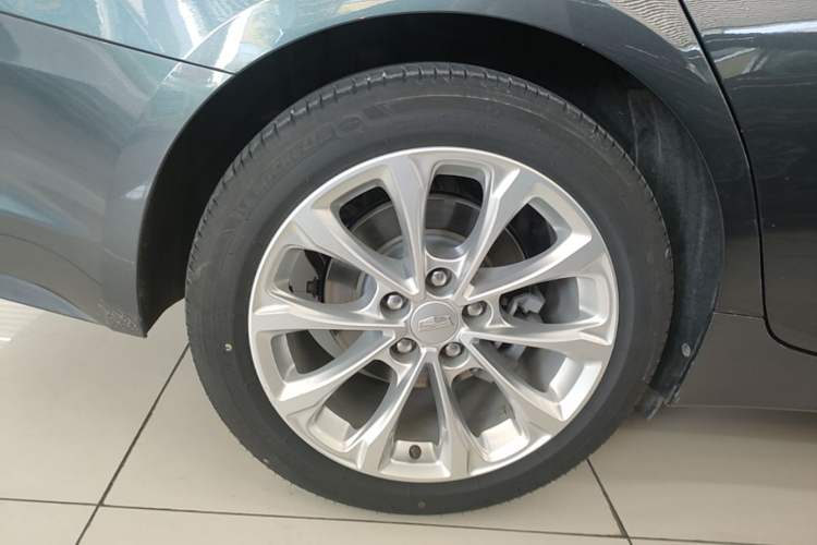 Used Cadillac CT5 2021 Revised 28T Luxury Version Right Rear Wheel Hub