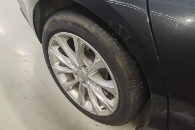 Used Cadillac CT5 2021 Revised 28T Luxury Version Right Rear Wheel Hub