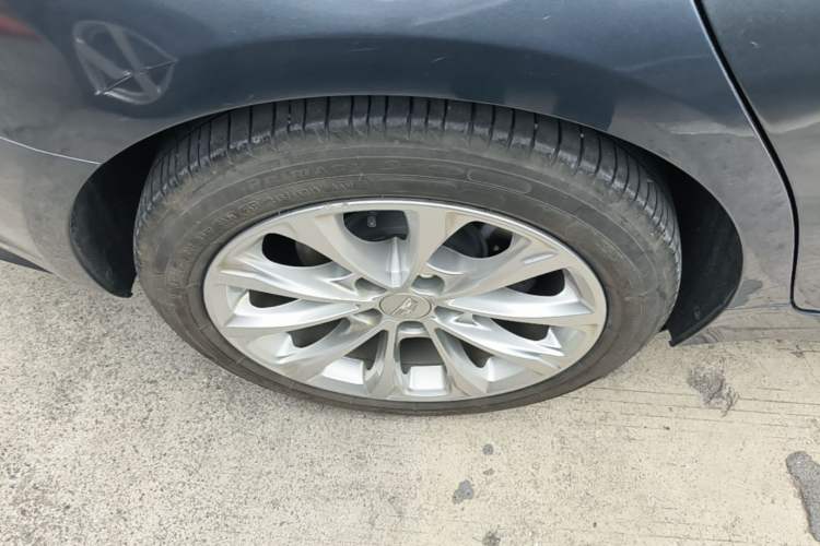 Used Cadillac CT5 2021 Revised 28T Luxury Version Right Rear Wheel Hub