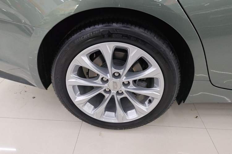 Used Cadillac CT5 2021 Revised 28T Luxury Version Right Rear Wheel Hub