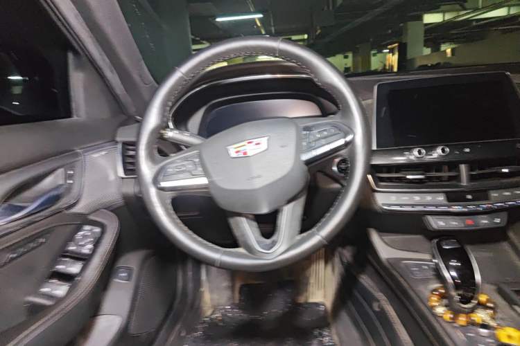Used Cadillac CT5 2021 28T Prestige Edition Steering Wheel