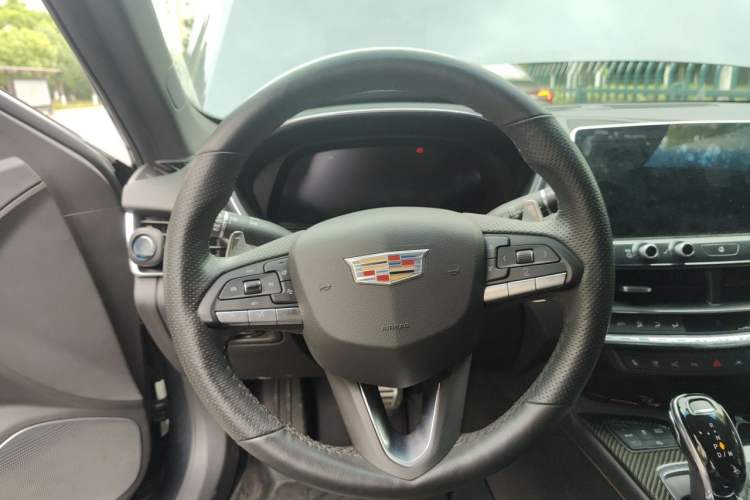 Used Cadillac CT5 2021 28T Platinum Sport Model Steering Wheel