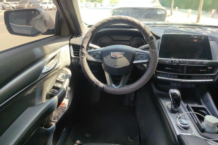 Used Cadillac CT5 2021 28T Luxury Model Steering Wheel