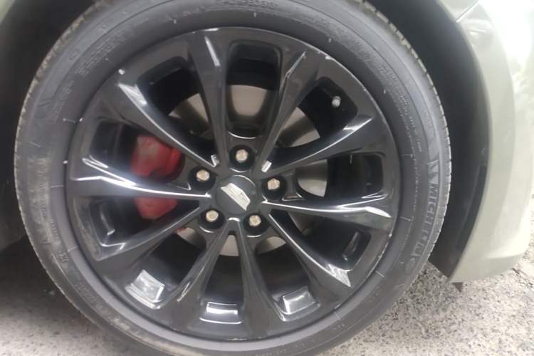 Used Cadillac CT5 2021 28T Luxury Model Right Front Wheel Hub