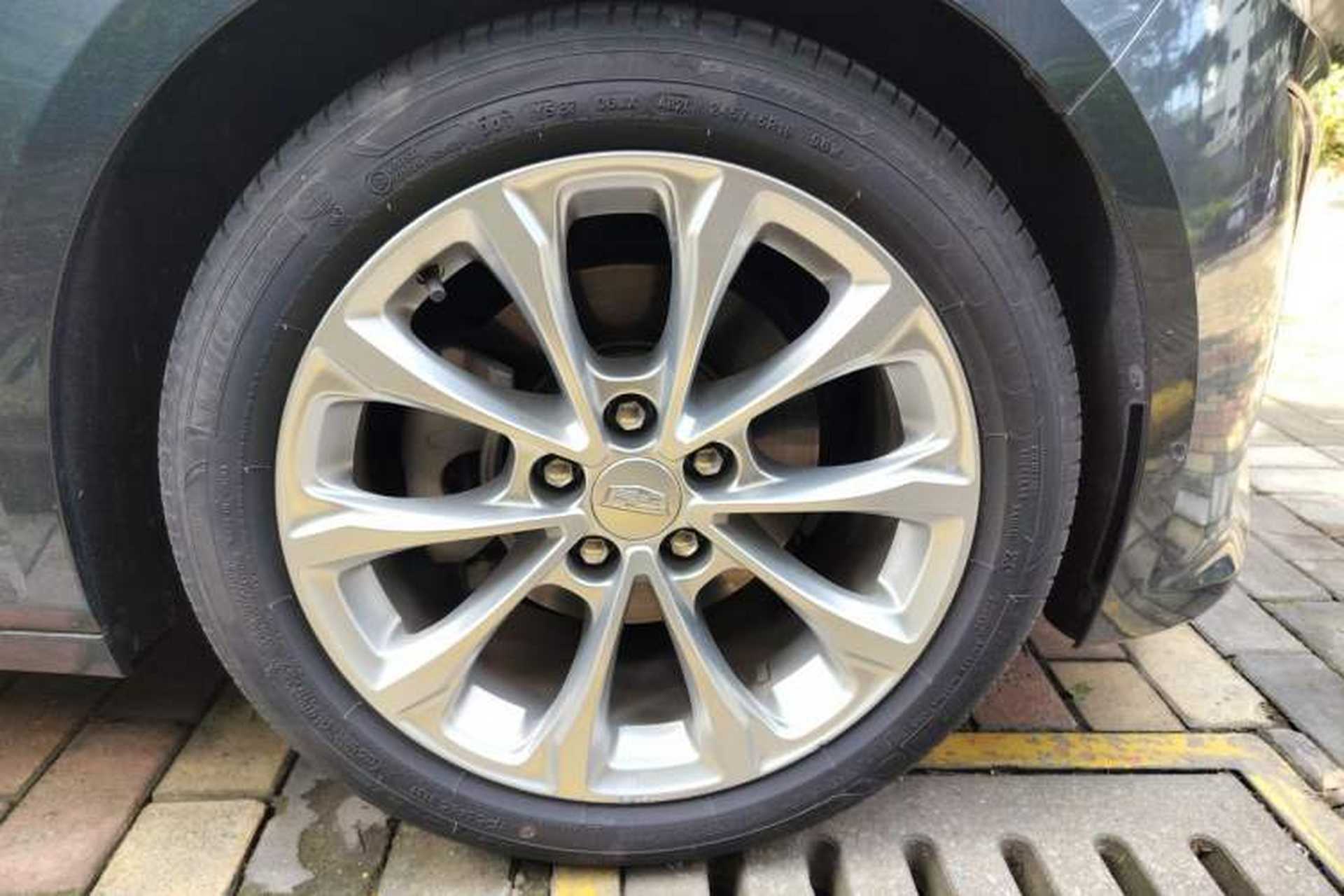 Used Cadillac CT5 2021 28T Luxury Model Right Front Wheel Hub