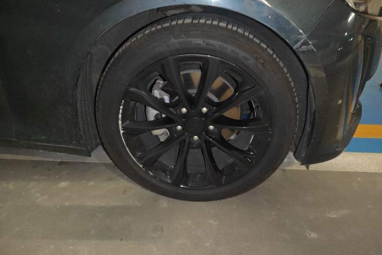 Used Cadillac CT5 2021 28T Luxury Model Right Front Wheel Hub