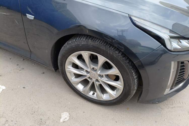 Used Cadillac CT5 2021 Revised 28T Luxury Version Right Front Wheel Hub