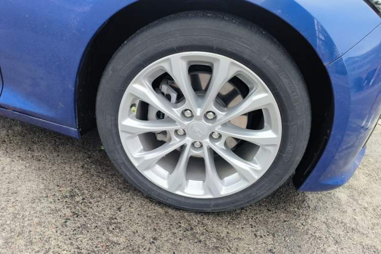 Used Cadillac CT5 2021 28T Luxury Model Right Front Wheel Hub