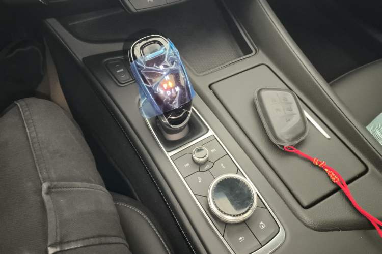 Used Cadillac CT5 2021 28T Fashion Edition Gear Lever