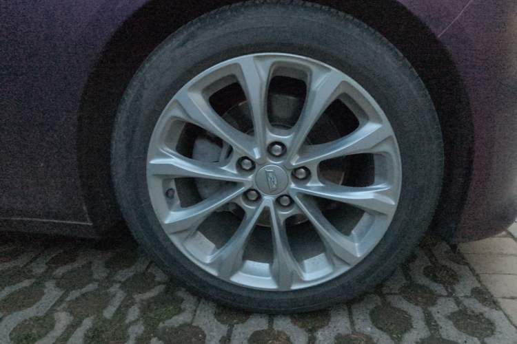Used Cadillac CT5 2021 28T Luxury Model Right Front Wheel Hub