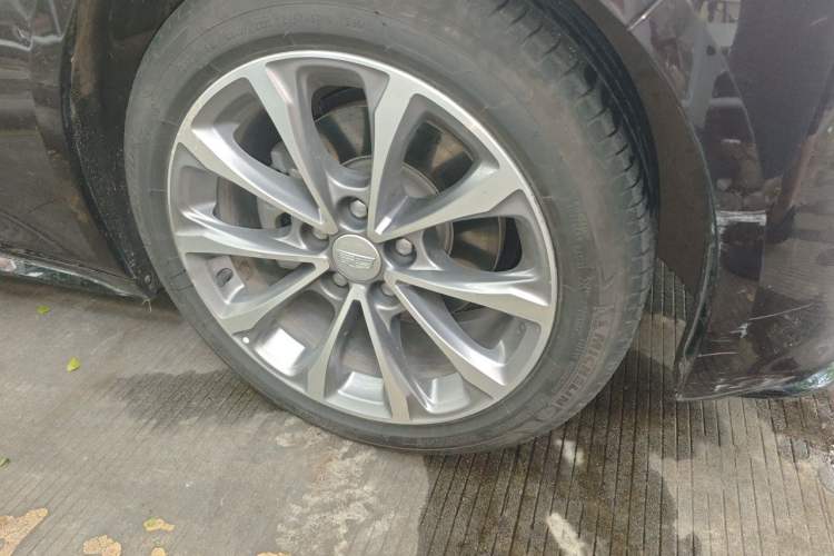 Used Cadillac CT5 2021 28T Advanced Sport Model Right Front Wheel Hub