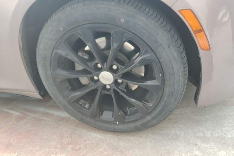 Used Cadillac CT5 2021 28T Luxury Model Right Front Wheel Hub