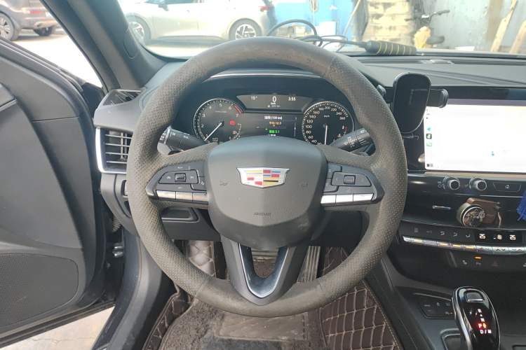 Used Cadillac CT5 2021 28T Luxury Model Steering Wheel