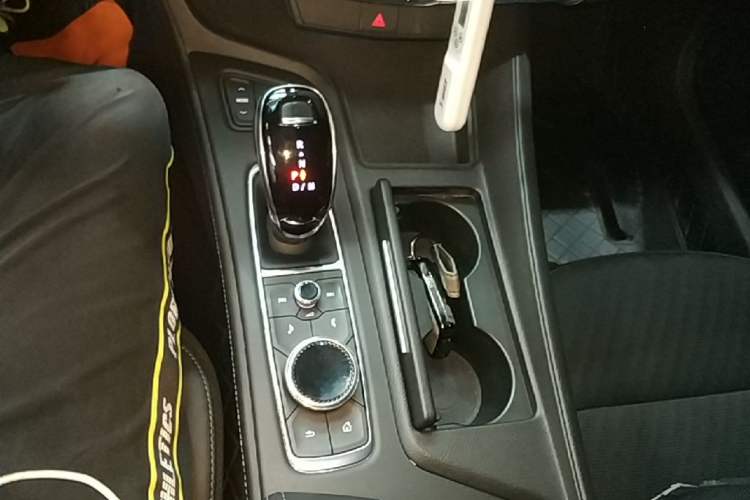 Used Cadillac CT5 2021 28T Fashion Edition Gear Lever