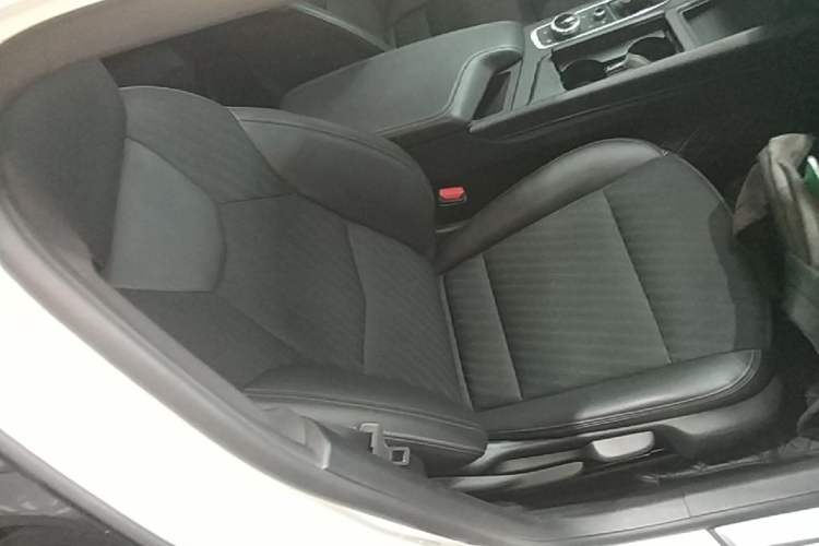 Used Cadillac CT5 2021 28T Fashion Edition Right Front Seat