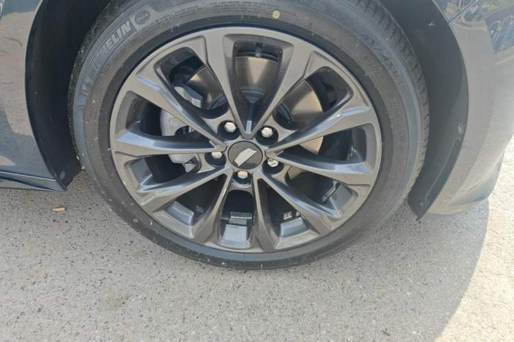 Used Cadillac CT5 2021 28T Luxury Model Right Front Wheel Hub