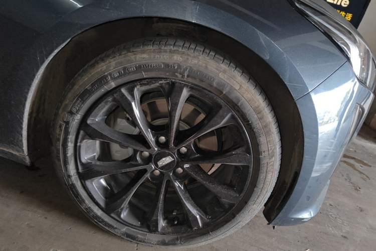 Used Cadillac CT5 2021 Revised 28T Luxury Version Right Front Wheel Hub