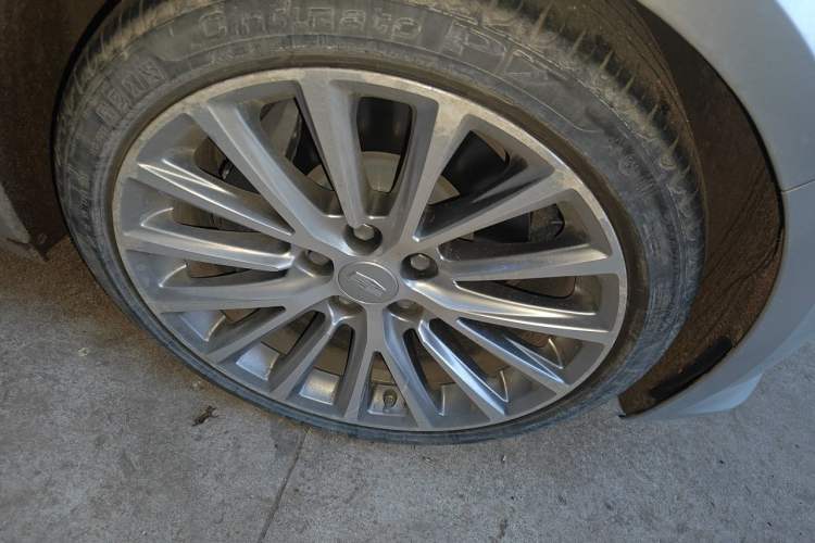 Used Cadillac CT5 2021 28T Prestige Edition Right Front Wheel Hub